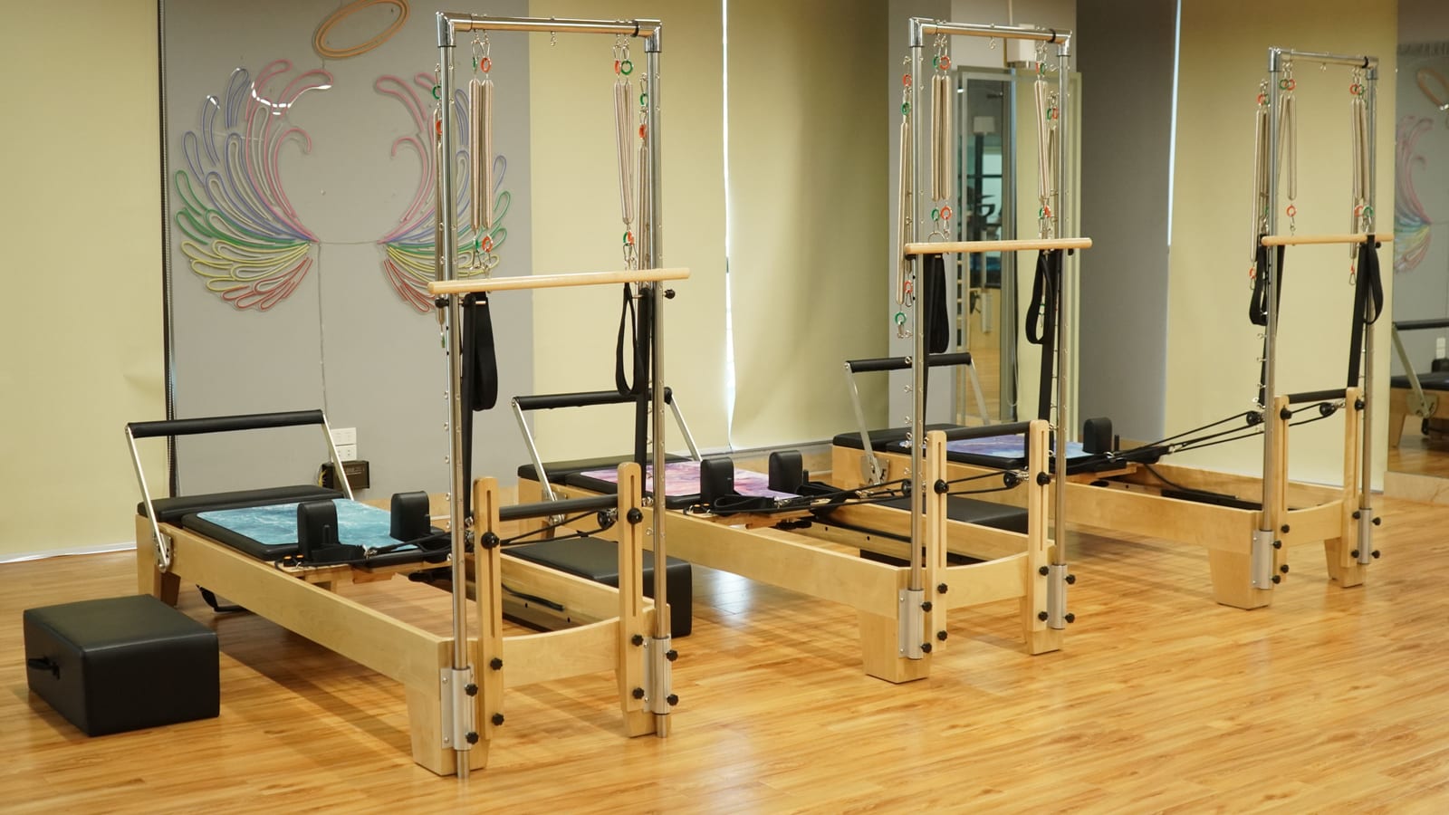 Body-contouring equipment beside a treatment bed in a clinic room — coolsculpting in lake forest at OC Weight Loss & Med