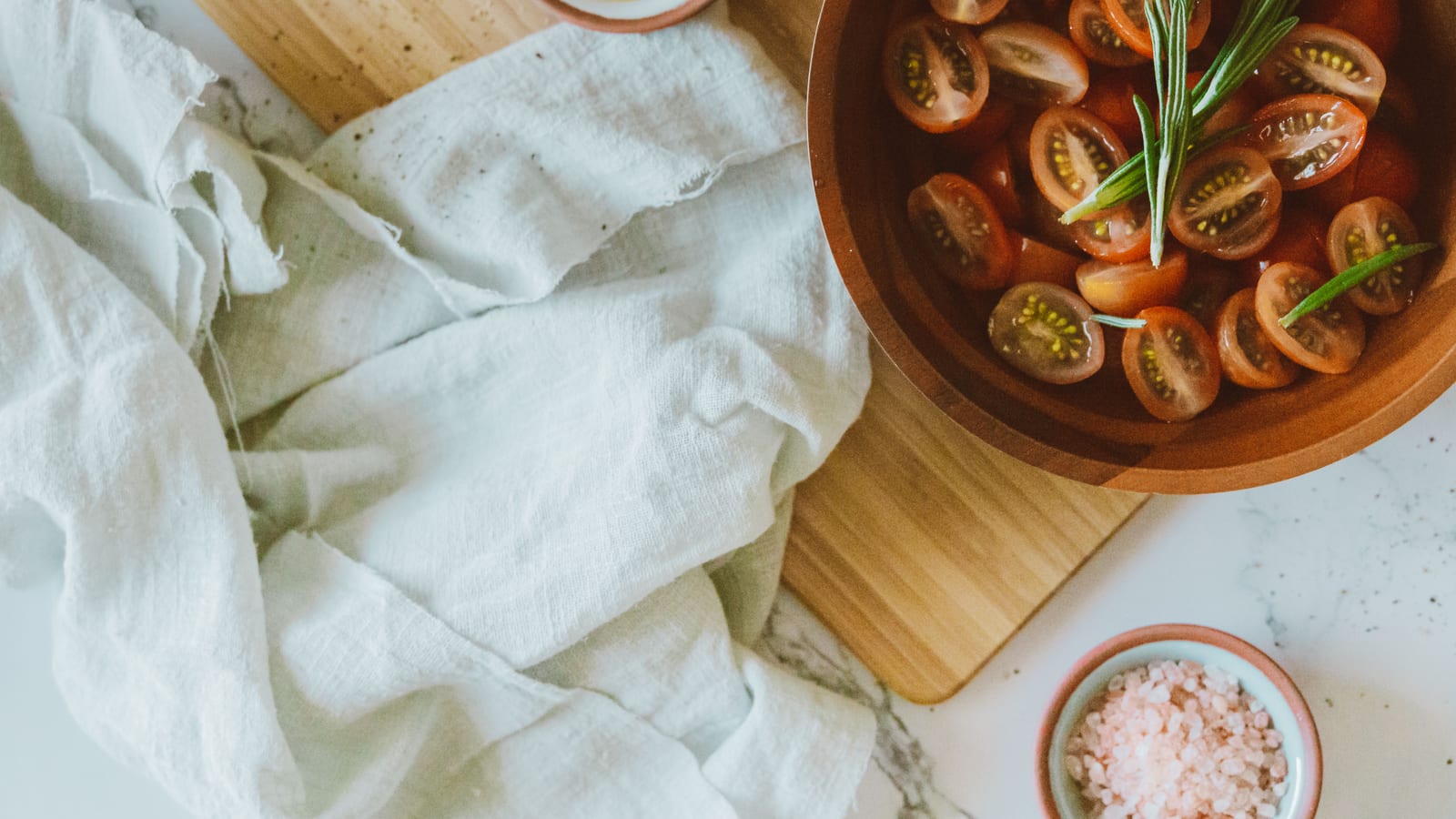 Fresh vegetables and a prepared salad bowl on a wooden table — how to reduce belly fat at OC Weight Loss & Med Spa, Mission